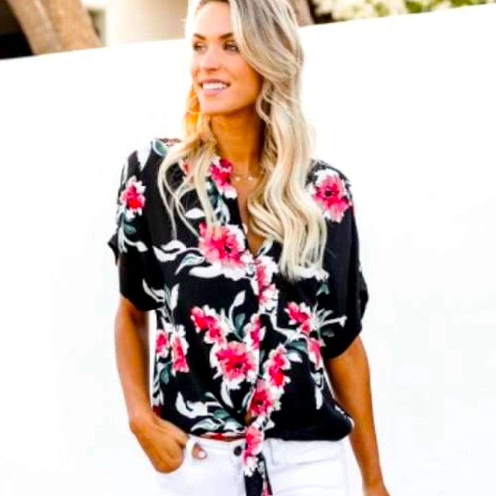 ⚡️ 3/$15 ⚡️ VICI Floral Top